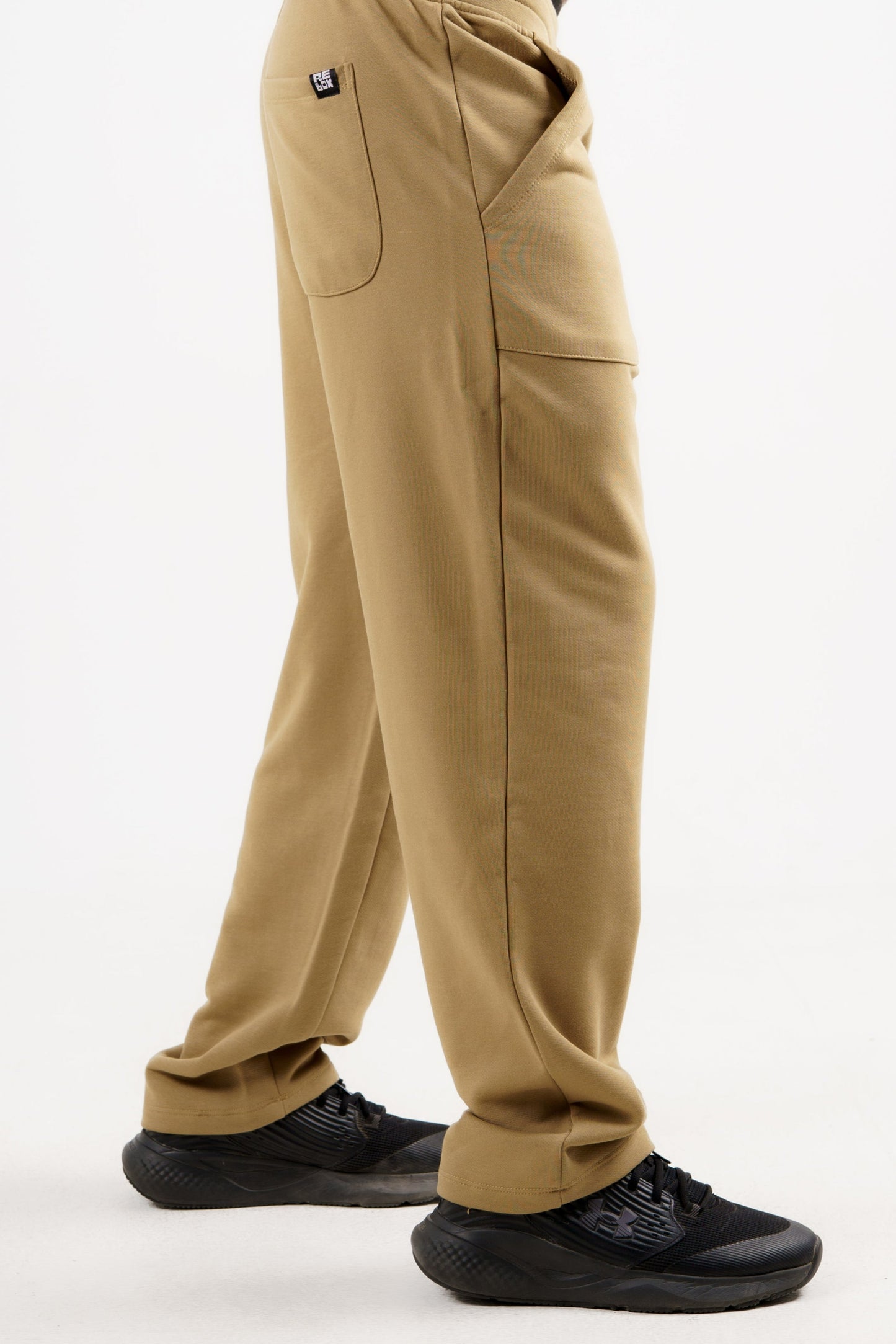 Café Relaxed ESSNTL Pants