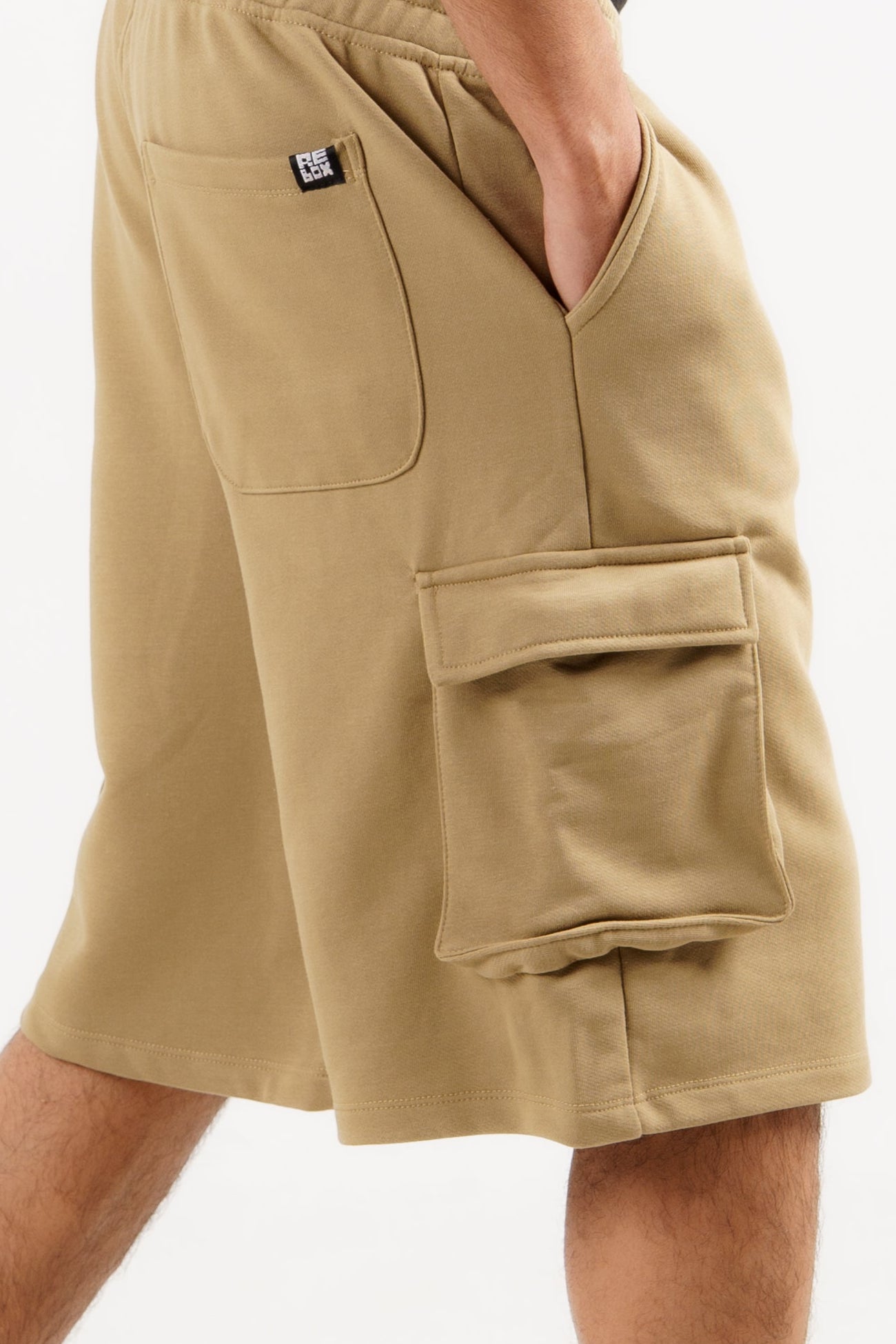 Café ESSNTL Cargo Shorts