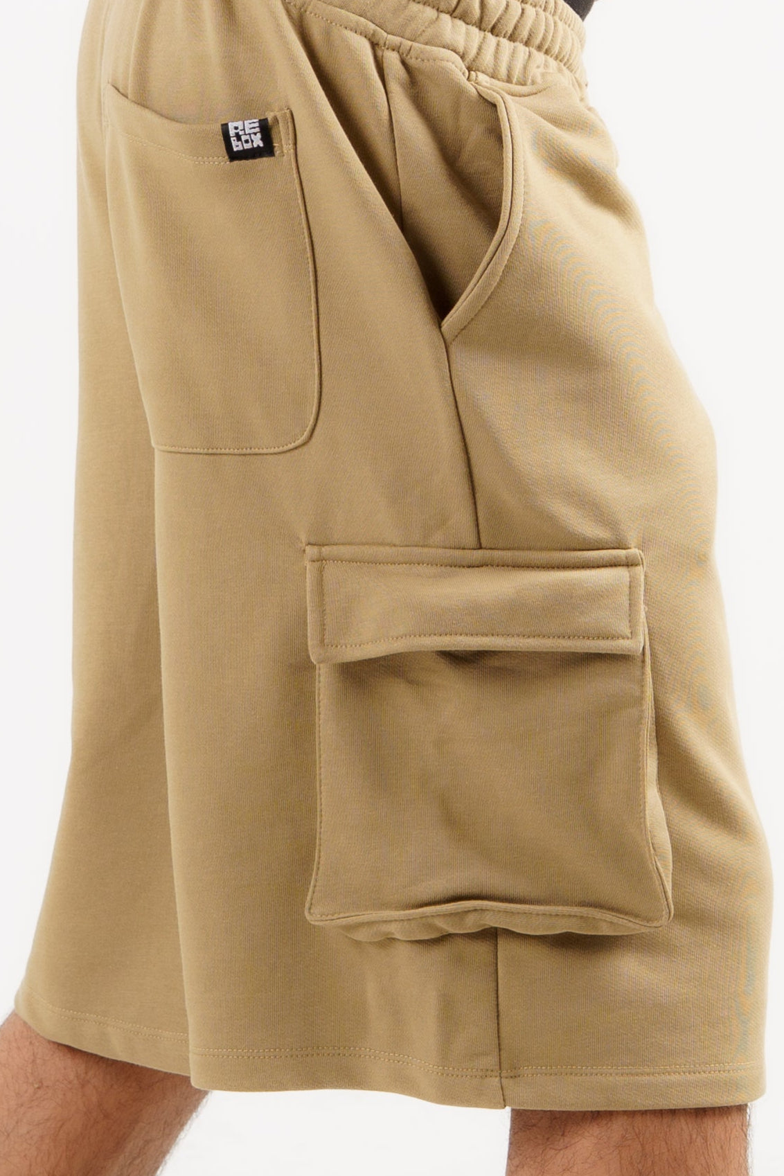 Café ESSNTL Cargo Shorts
