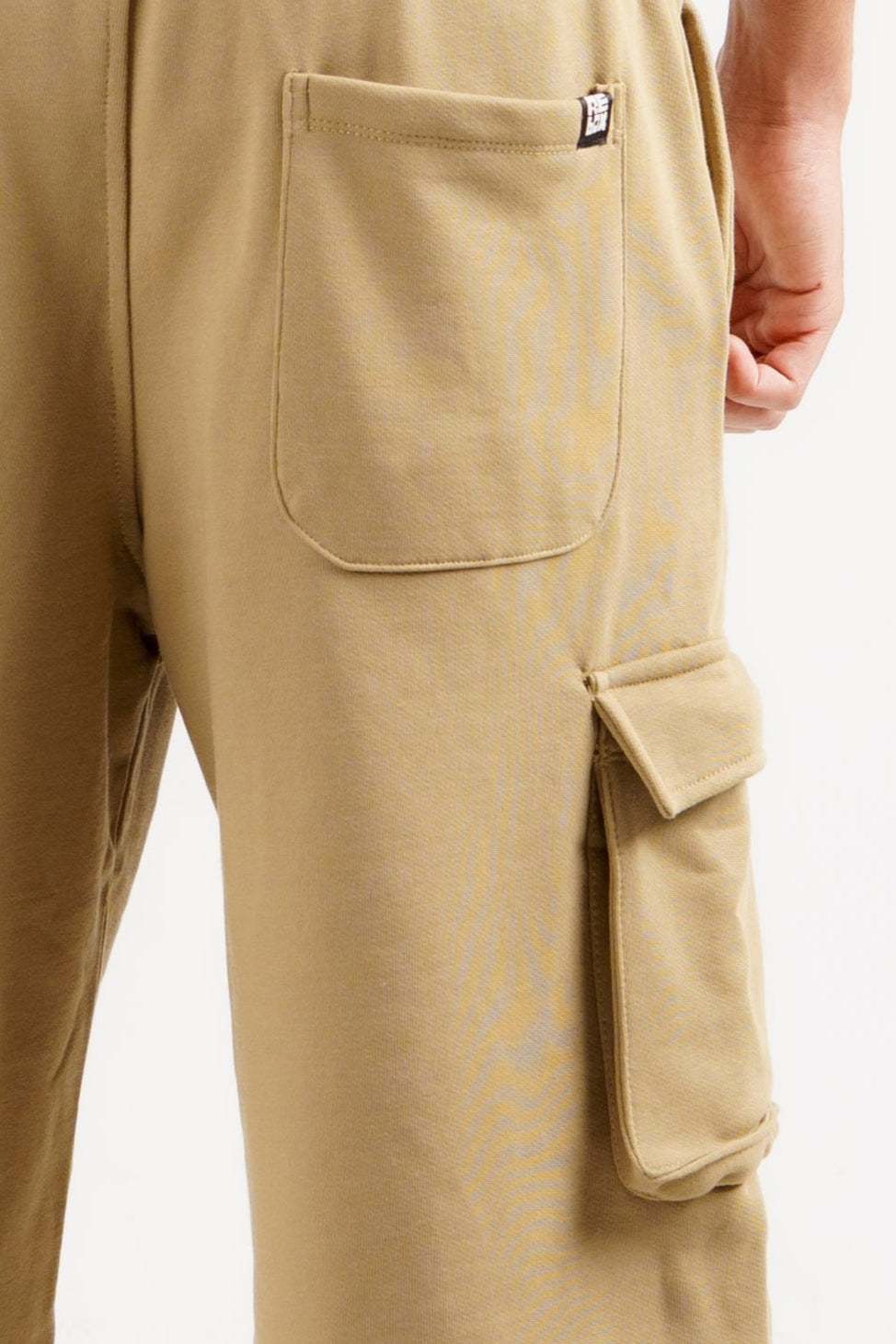 Café ESSNTL Cargo Shorts
