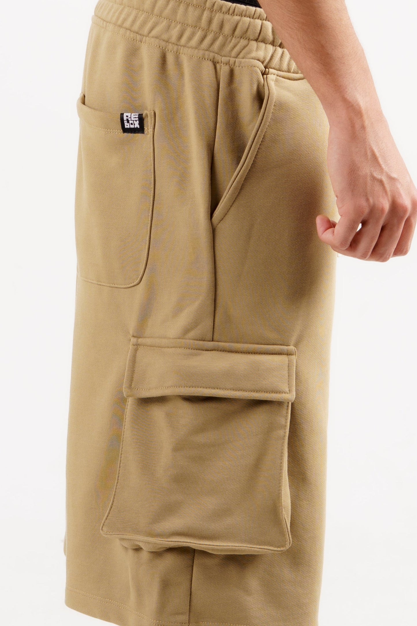 Café ESSNTL Cargo Shorts