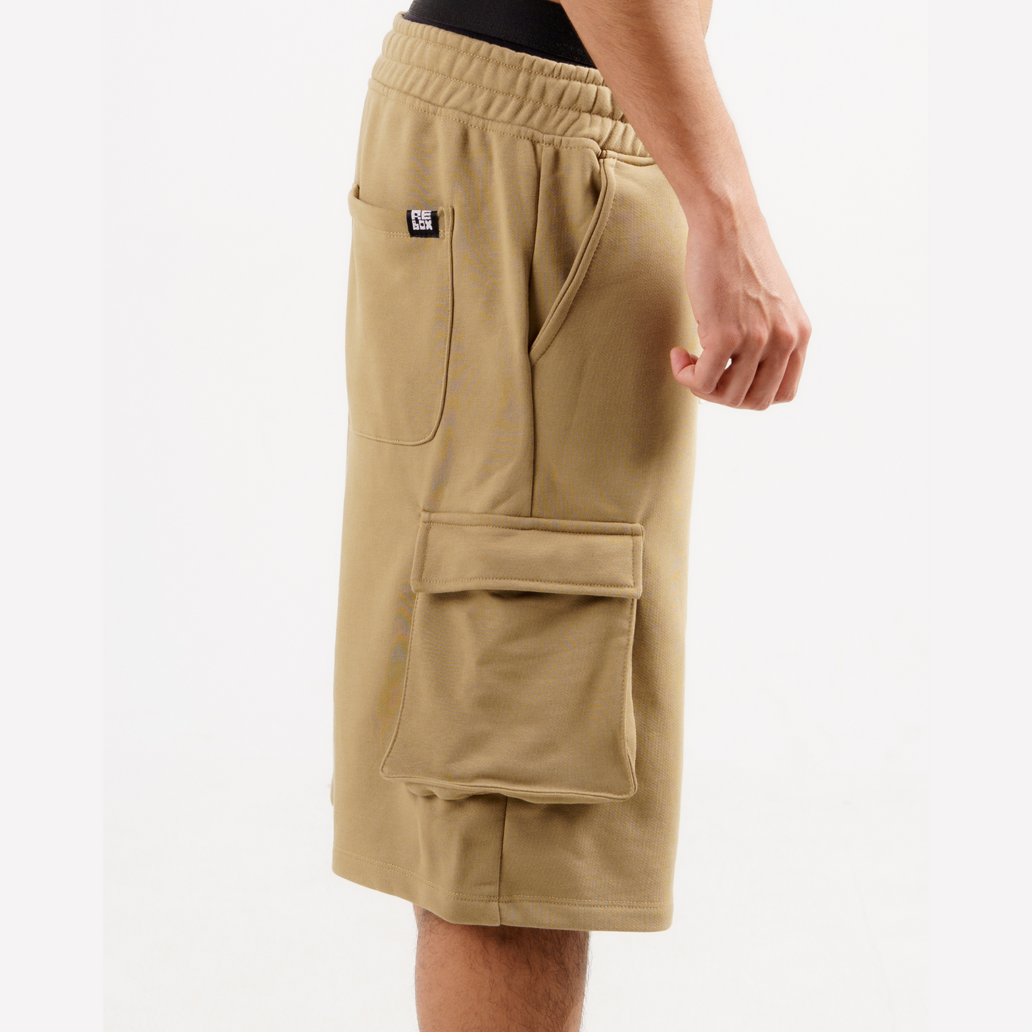 Café ESSNTL Cargo Shorts